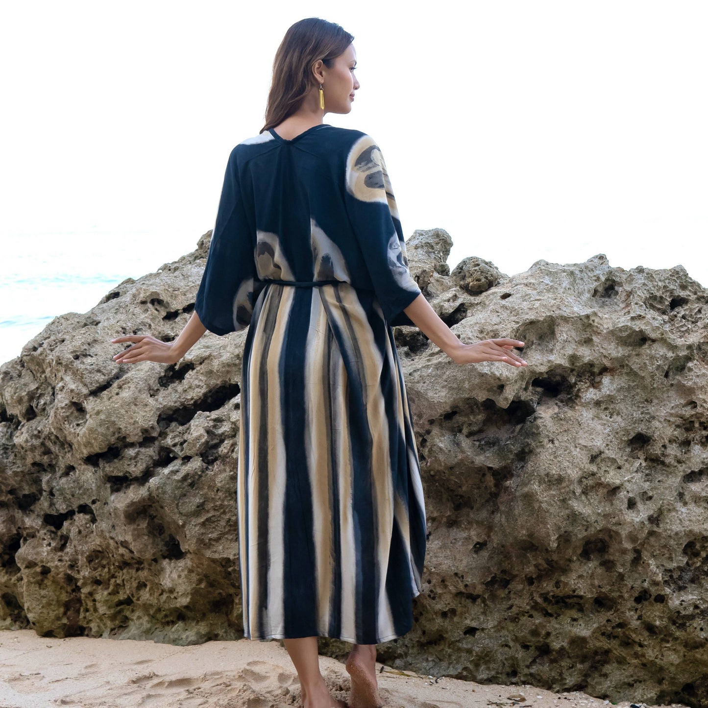 Suzie Blue Canada - Bold Abstract Tie Dye Long Kimono In Grey & Gold