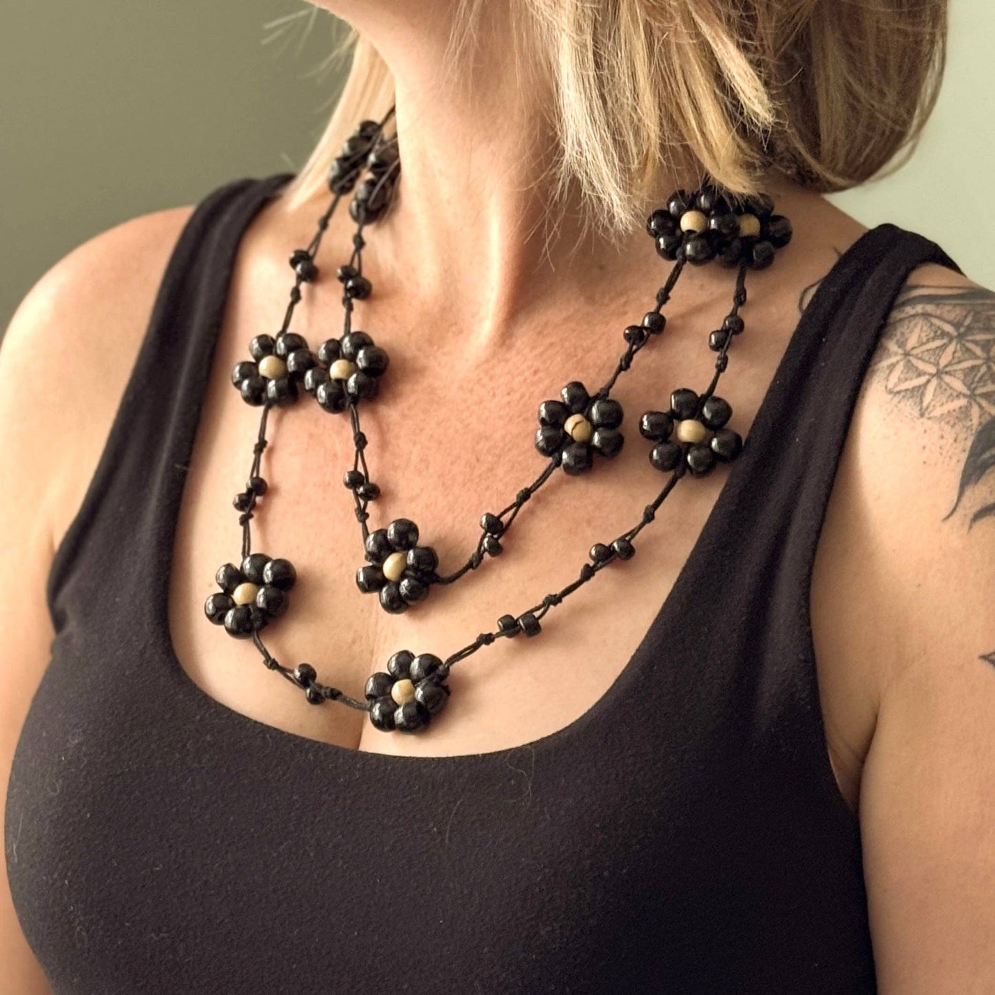 Suzie Blue Canada - Wooden Ball Flower Necklace: Black