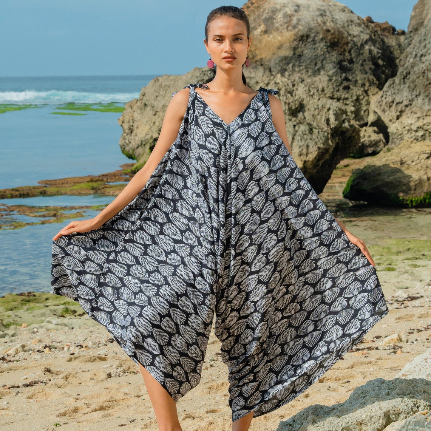 Suzie Blue Canada - Leaf Print Romper - Black & White