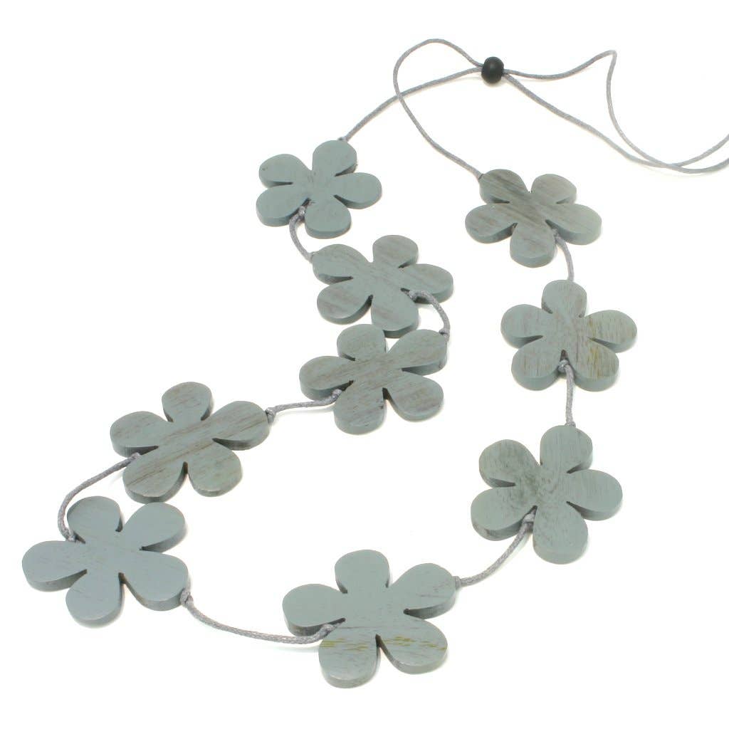 Suzie Blue Canada - Wooden Flower Necklace: Green