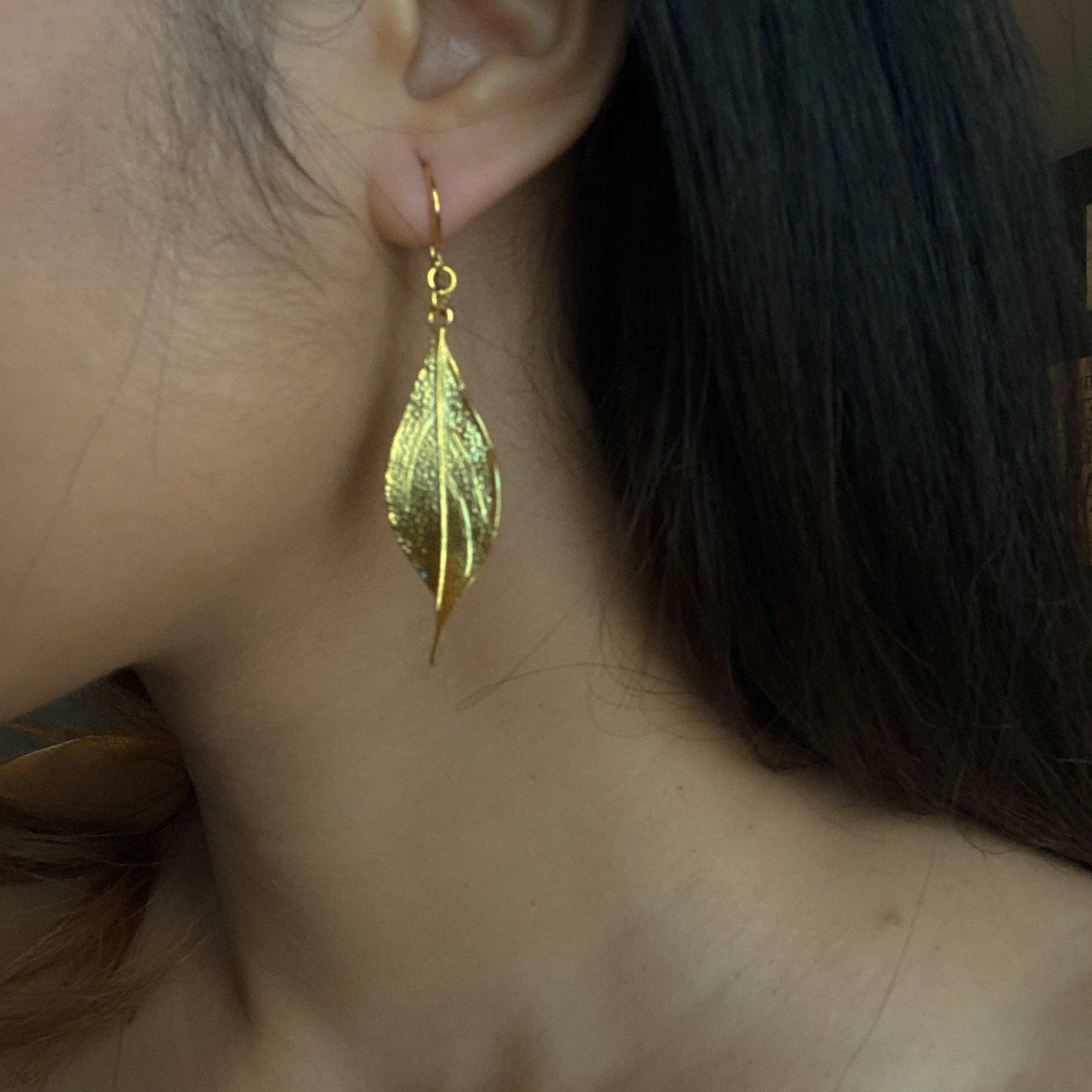 Suzie Blue Canada - Textured Leaf Earrings- Gold Plate