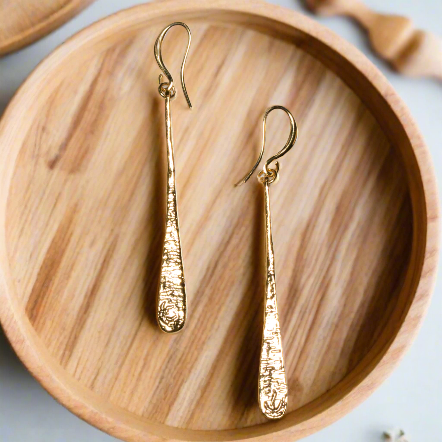 Suzie Blue Canada - Beaten Tear Drop Earrings - Gold Plate